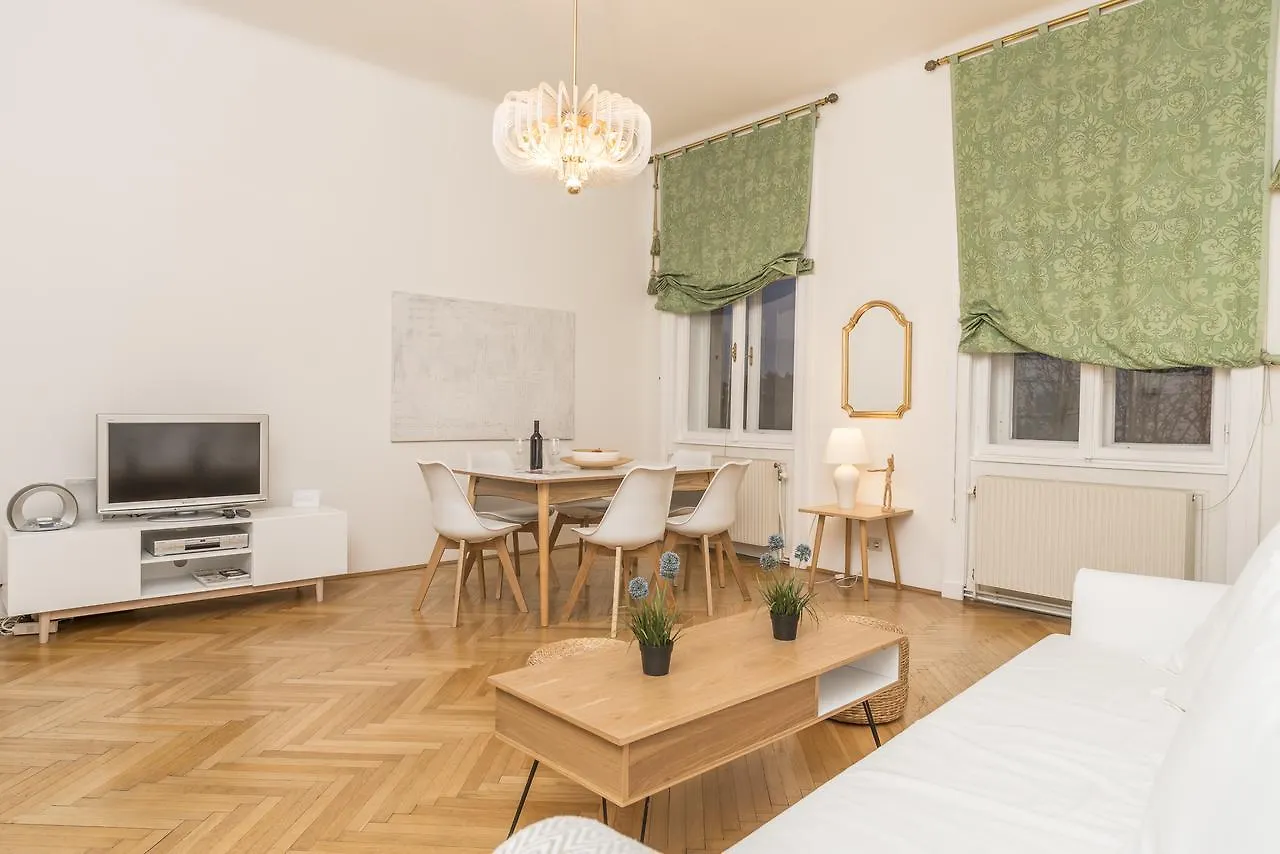 Apartment Silent Paradise Ober St Veit by ichbucheAT Wien