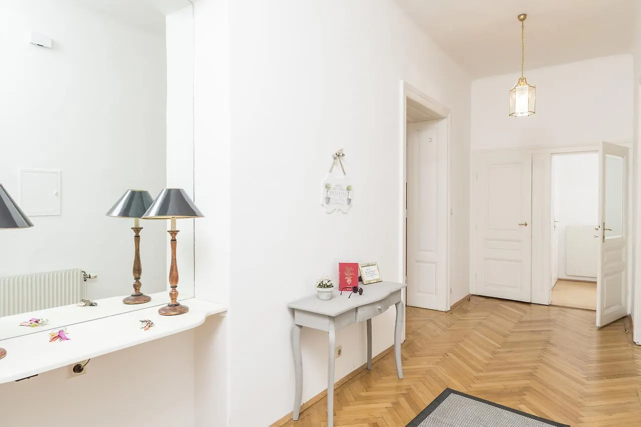 Apartment Silent Paradise Ober St Veit by ichbucheAT Wien